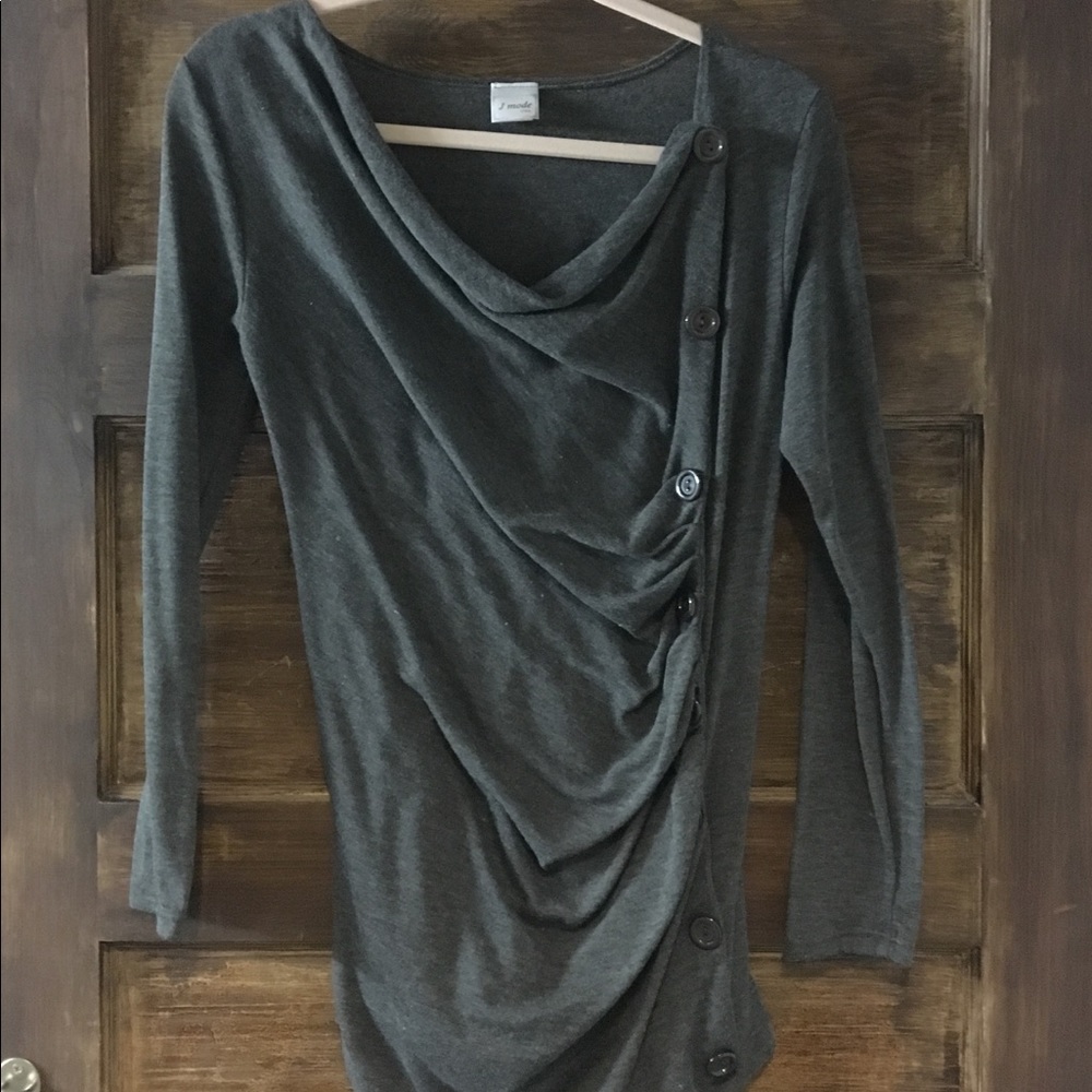 J mode sweater with buttons